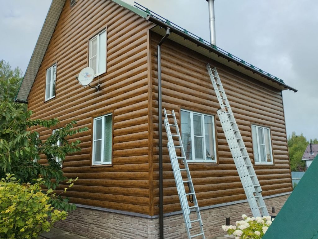 укладка металлочерепицы на крышу